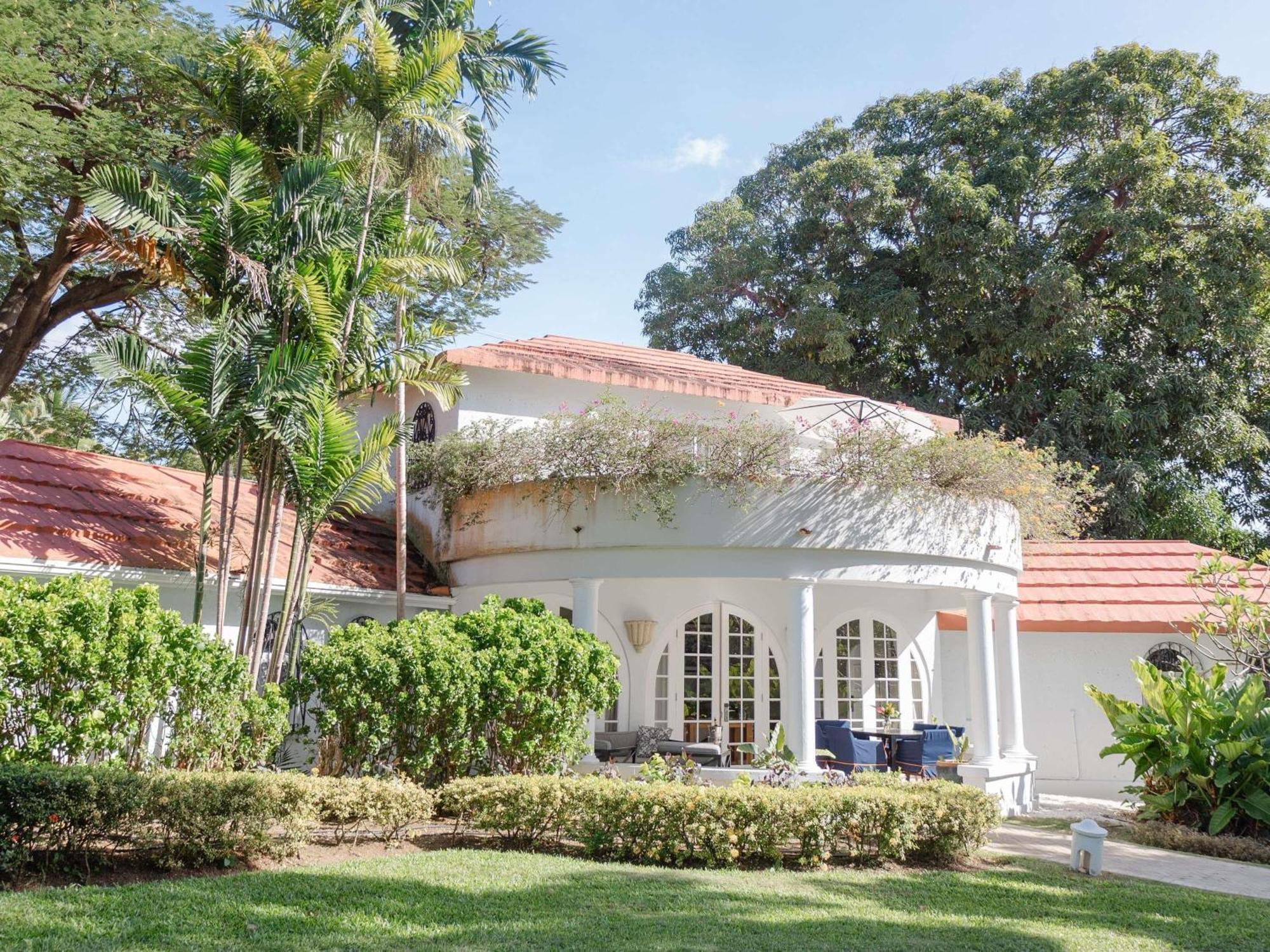 Three Bedroom Villa with Three King Beds and Garden View